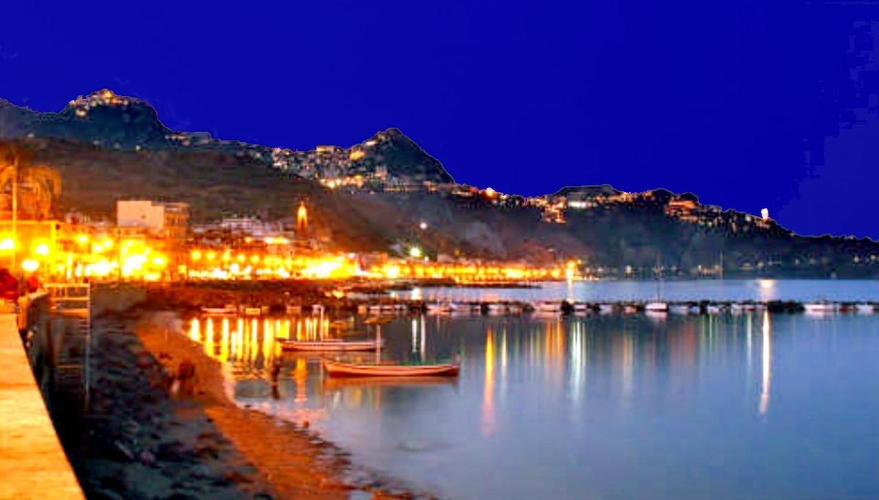 Roberto House Beach - Taormina Mare Giardini Naxos Dış mekan fotoğraf